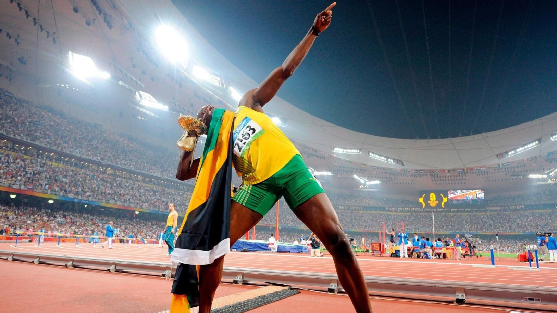 “英国泳坛新锋芒！汤姆·佩顿突破自我，挑战世界纪录”